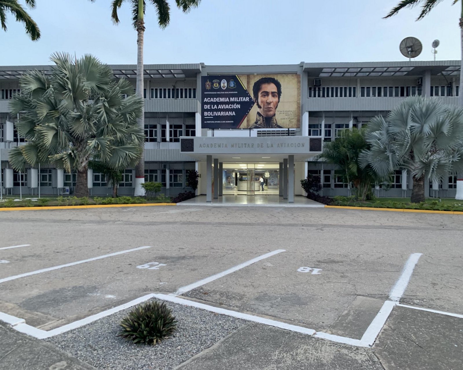 Foto de GIMNASIO CUBIERTO AMAB